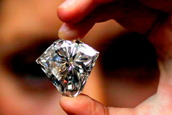 Искусственный алмаз. Найдите 10 отличий